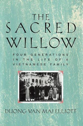 The Sacred Willow: Four Generations in the Life of a Vietnamese Family (Hardback)