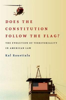 Does the Constitution Follow the Flag?: The Evolution of Territoriality in American Law (Paperback)