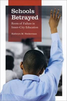 Schools Betrayed: Roots of Failure in Inner-city Education (Hardback)