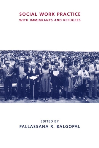 Social Work Practice with Immigrants and Refugees - Foundations of Social Work Knowledge Series (Hardback)