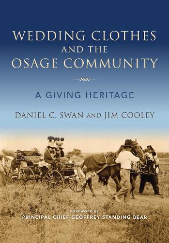 Wedding Clothes and the Osage Community: A Giving Heritage - Material Vernaculars (Hardback)