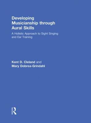 Developing Musicianship Through Aural Skills: A Holistic Approach to Sight Singing and Ear Training (Hardback)