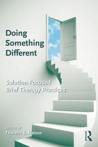 Doing Something Different: Solution-Focused Brief Therapy Practices (Paperback)