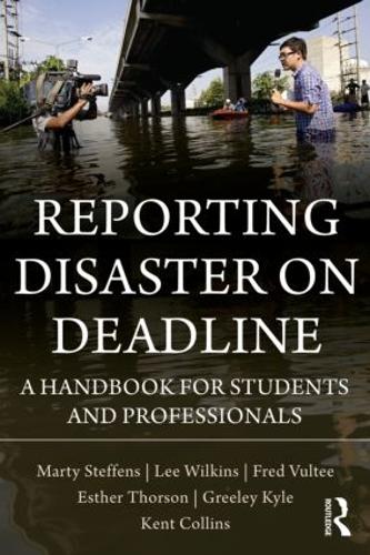 Reporting Disaster on Deadline: A Handbook for Students and Professionals (Paperback)