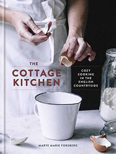 The Cottage Kitchen: Cozy Cooking in the English Countryside (Hardback)