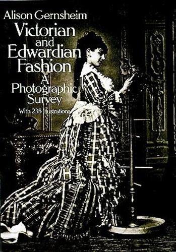 Victorian and Edwardian Fashion: A Photographic Survey - Dover Fashion and Costumes (Paperback)