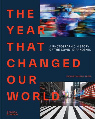 The Year That Changed Our World: A Photographic History of the Covid-19 Pandemic (Hardback)