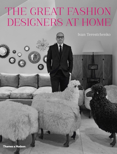 The Great Fashion Designers at Home (Hardback)