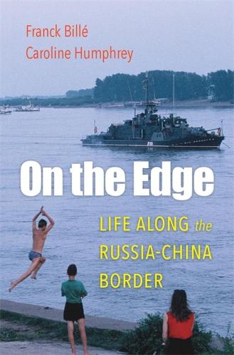 On the Edge: Life along the Russia-China Border (Hardback)