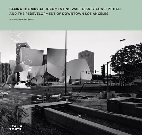 Allan Sekula - Facing the Music (Hardback)