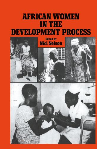 African Women in the Development Process (Hardback)