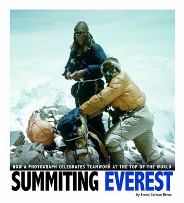 Summiting Everest: How a Photograph Celebrates Teamwork at the Top of the World (Paperback)