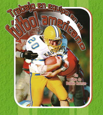 Trabajo en Equipo en El Futbol Americano (Hardback)