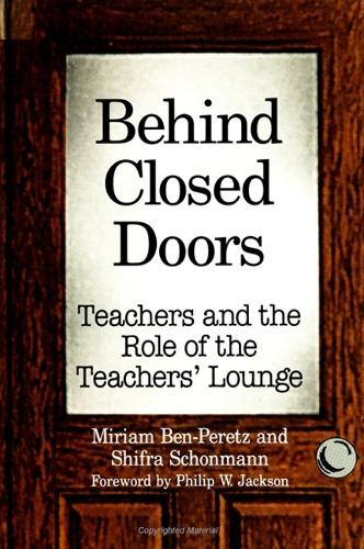 Behind Closed Doors: Teachers and the Role of the Teachers' Lounge (Hardback)