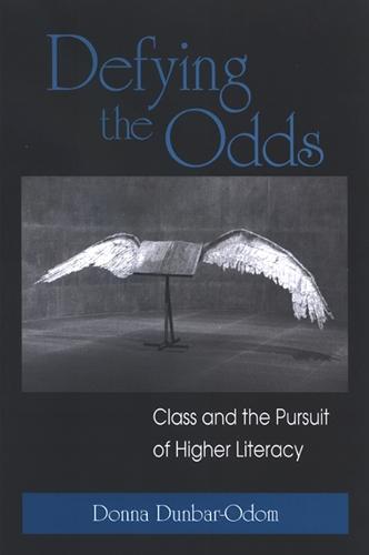 Defying the Odds: Class and the Pursuit of Higher Literacy (Hardback)