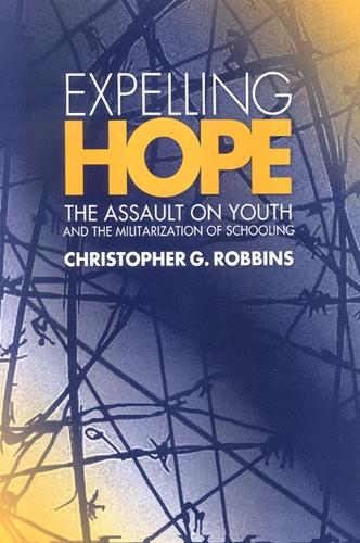 Expelling Hope: The Assault on Youth and the Militarization of Schooling - SUNY series, INTERRUPTIONS: Border Testimony(ies) and Critical Discourse/s (Paperback)