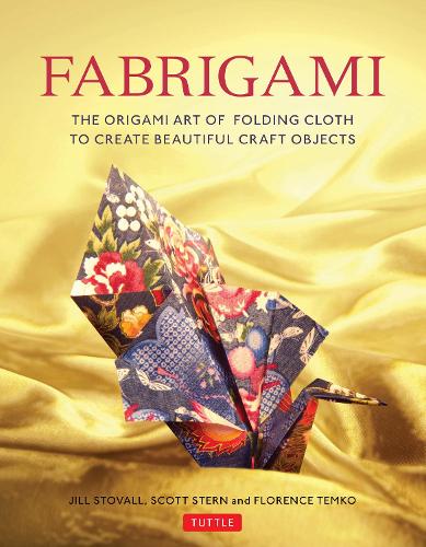 Fabrigami: The Origami Art of Folding Cloth to Create Decorative and Useful Objects (Furoshiki - The Japanese Art of Wrapping) (Paperback)