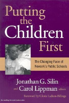 Putting the Children First: The Changing Face of Newark's Public Schools - Teaching for Social Justice Series (Paperback)