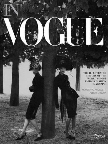 In Vogue: An Illustrated History of the World's Most Famous Fashion Magazine (Hardback)
