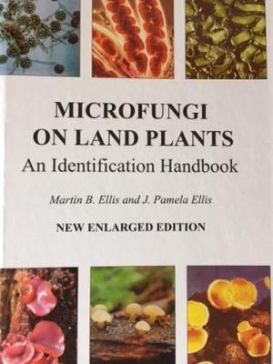 Microfungi on Land Plants: An Identification Handbook (Hardback)