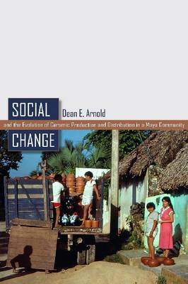 Social Change and the Evolution of Ceramic Production and Distribution in a Maya Community (Hardback)