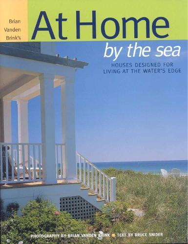 At Home by the Sea: Houses Designed for Living at the Water's Edge (Hardback)