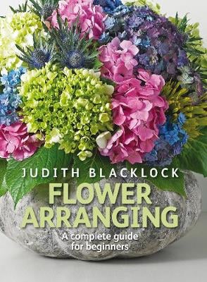 Flower Arranging: The Complete Guide for Beginners (Hardback)