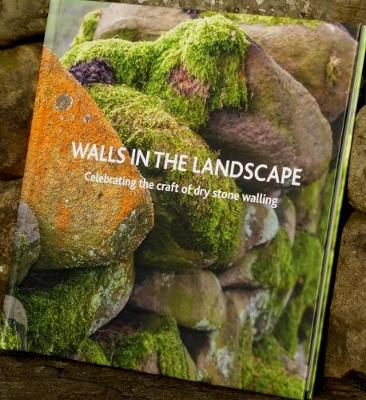 Walls in the Landscape: Celebrating the craft of dry stone walling (Hardback)