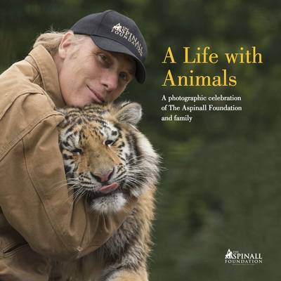 A Life with Animals: A Photographic History of the Aspinall Foundation (Hardback)