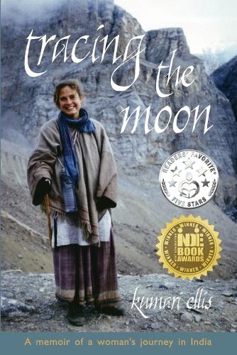 Tracing the Moon: A Memoir of a Woman's Journey in India (Paperback)