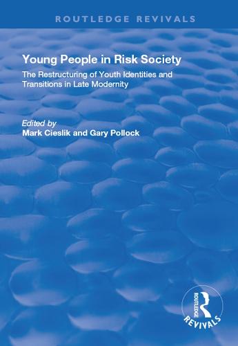 Young People in Risk Society: The Restructuring of Youth Identities and Transitions in Late Modernity: The Restructuring of Youth Identities and Transitions in Late Modernity (Hardback)