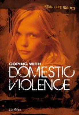 Coping with Domestic Violence - Real Life Issues (Hardback)