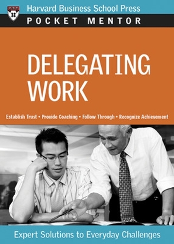 Delegating Work: Expert Solutions to Everyday Challenges - Harvard Pocket Mentor (Paperback)