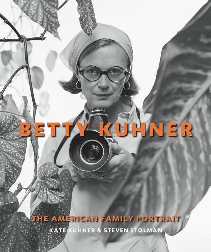 Betty Kuhner: The American Family Portrait (Hardback)
