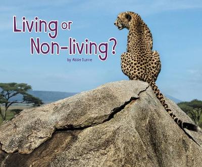 Living or Non-Living? - Pebble Plus: Life Science (Paperback)