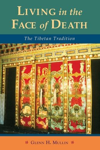 Living In The Face Of Death (Paperback)
