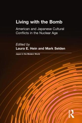 Living with the Bomb: American and Japanese Cultural Conflicts in the Nuclear Age: American and Japanese Cultural Conflicts in the Nuclear Age (Paperback)