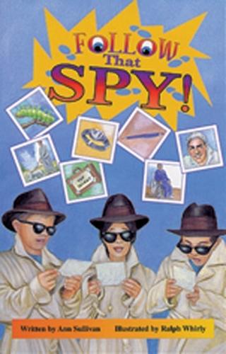 Follow That Spy! - Literacy Links Chapter Books (Paperback)