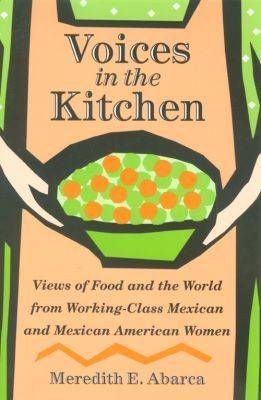 Voices in the Kitchen: Views of Food and the World from Working-class Mexican and Mexican American Women - Rio Grande/Rio Bravo: Borderlands Culture and Tradition (Hardback)