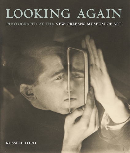 Looking Again: Photography at the New Orleans Museum of Art (Hardback)