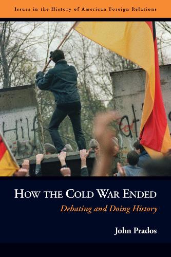 How the Cold War Ended: Debating and Doing History - Issues in the History of American Foreign Relations (Hardback)