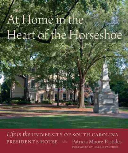 At Home in the Heart of the Horseshoe: Life in the University of South Carolina President's House (Hardback)