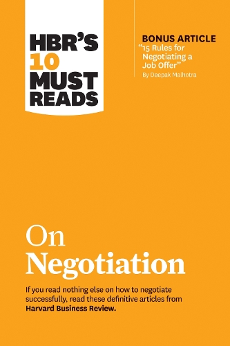 HBR's 10 Must Reads on Negotiation (with bonus article "15 Rules for Negotiating a Job Offer" by Deepak Malhotra) - HBR's 10 Must Reads (Hardback)