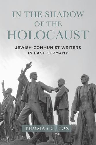 In the Shadow of the Holocaust: Jewish-Communist Writers in East Germany - Dialogue and Disjunction: Studies in Jewish German Literature, Culture & Thought (Hardback)