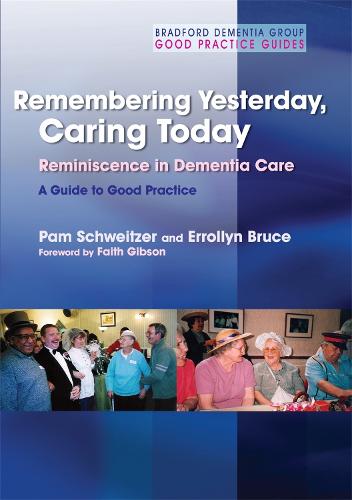 Remembering Yesterday, Caring Today: Reminiscence in Dementia Care: a Guide to Good Practice - University of Bradford Dementia Good Practice Guides (Paperback)