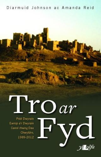 Tro ar Fyd - Pobl Dwyrain Ewrop a'r Dwyrain Canol Rhwng Dau Chwyldro 1989-2012 (Paperback)