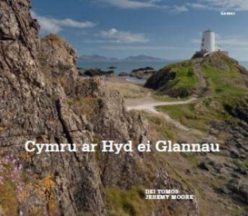 Cymru ar hyd ei Glannau (Hardback)