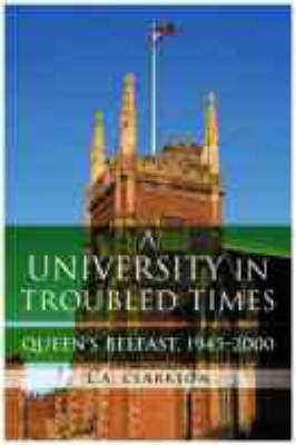Queen's,Belfast,1945-2000: A University in Troubled Times (Hardback)