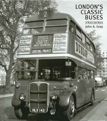 London's Classic Buses in Black and White (Hardback)
