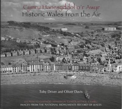 Cymru Hanesyddol o'r Awyr/Historic Wales from the Air (Paperback)
